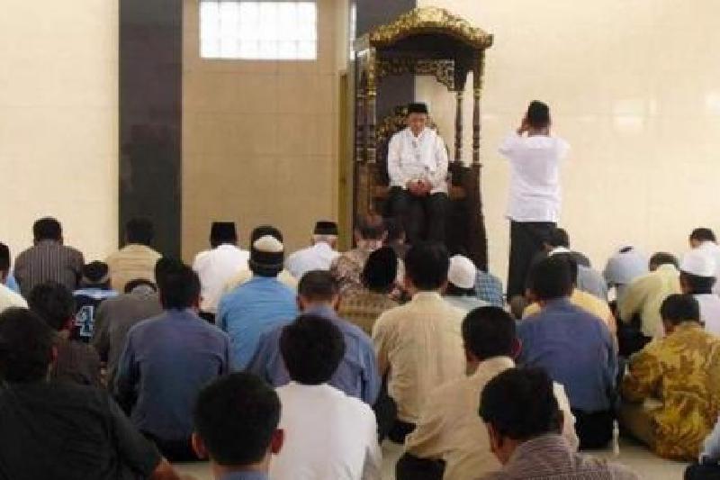 Featured image of post Teks Bacaan Muroqi Jum'at Lengkap Beserta Artinya, Pahami Hukumnya